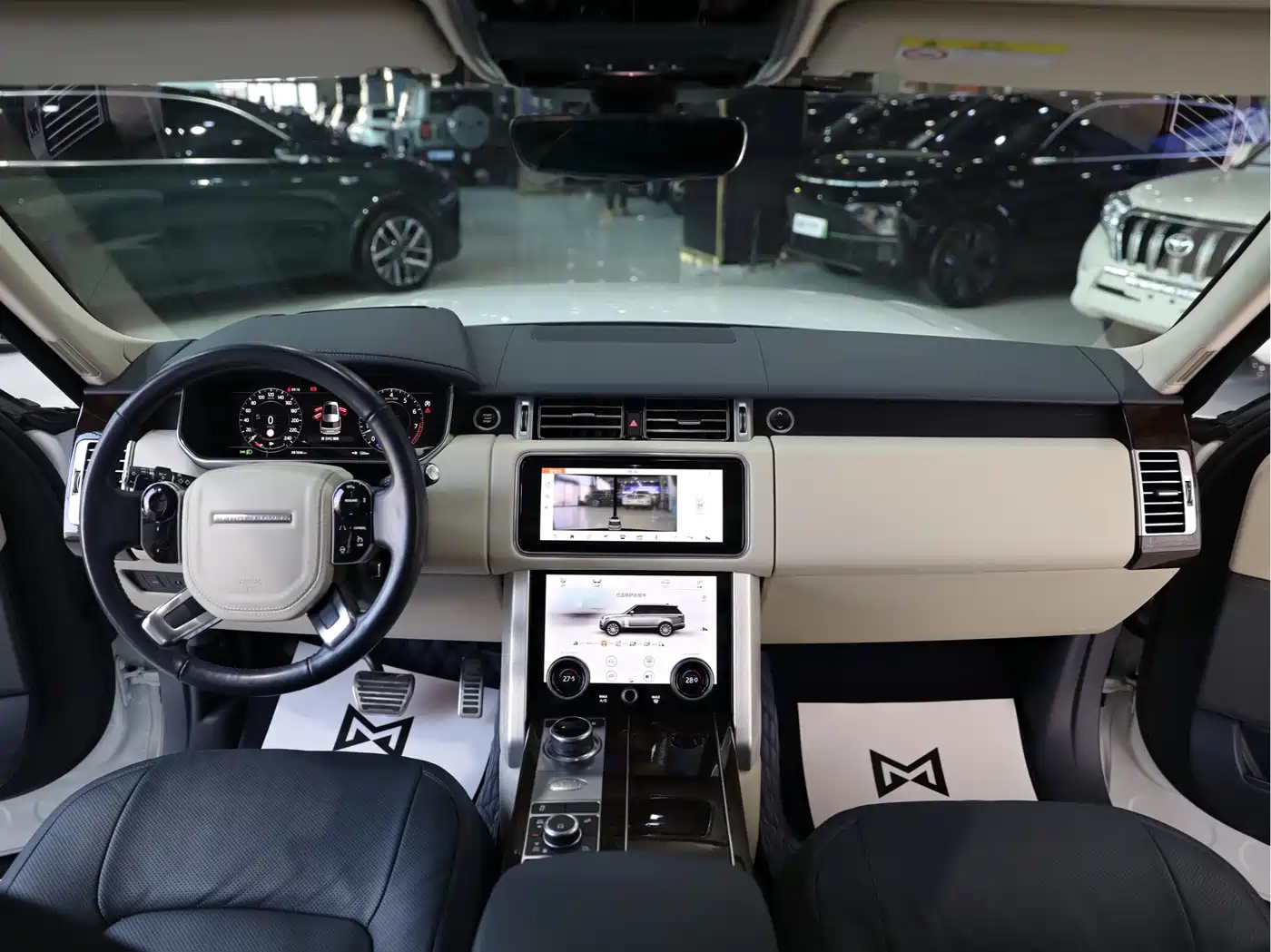 Land Rover Range Rover 2021 3.0 L6 Heritage Extended Classic Edition фото 12