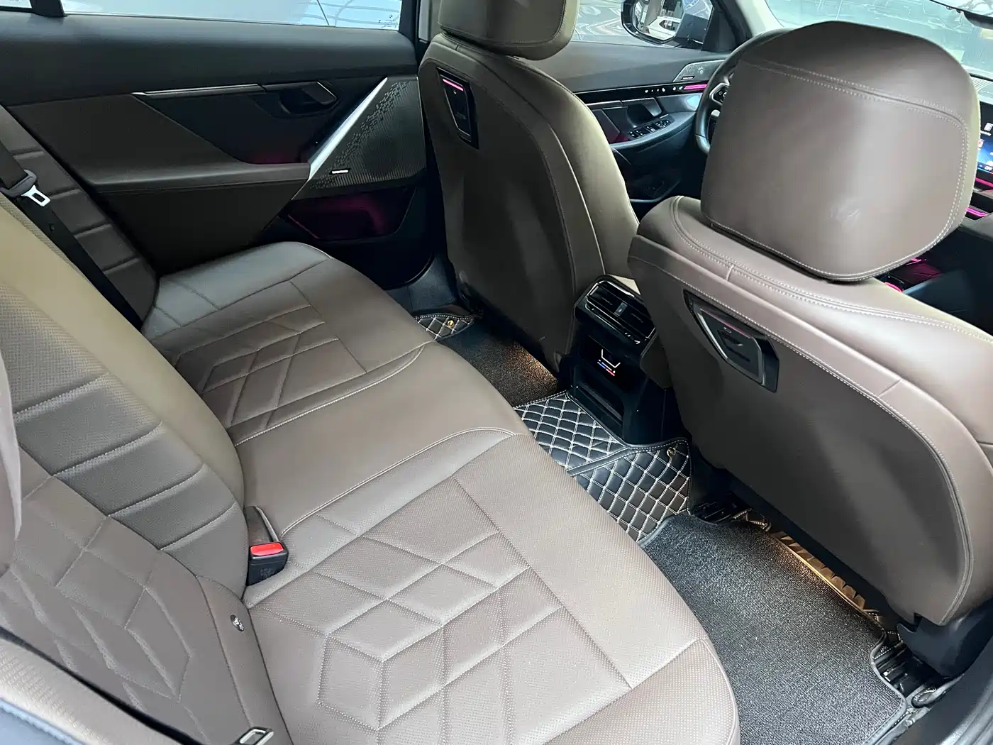 BMW 5 Series 2024 525Li M Sport Package фото 17