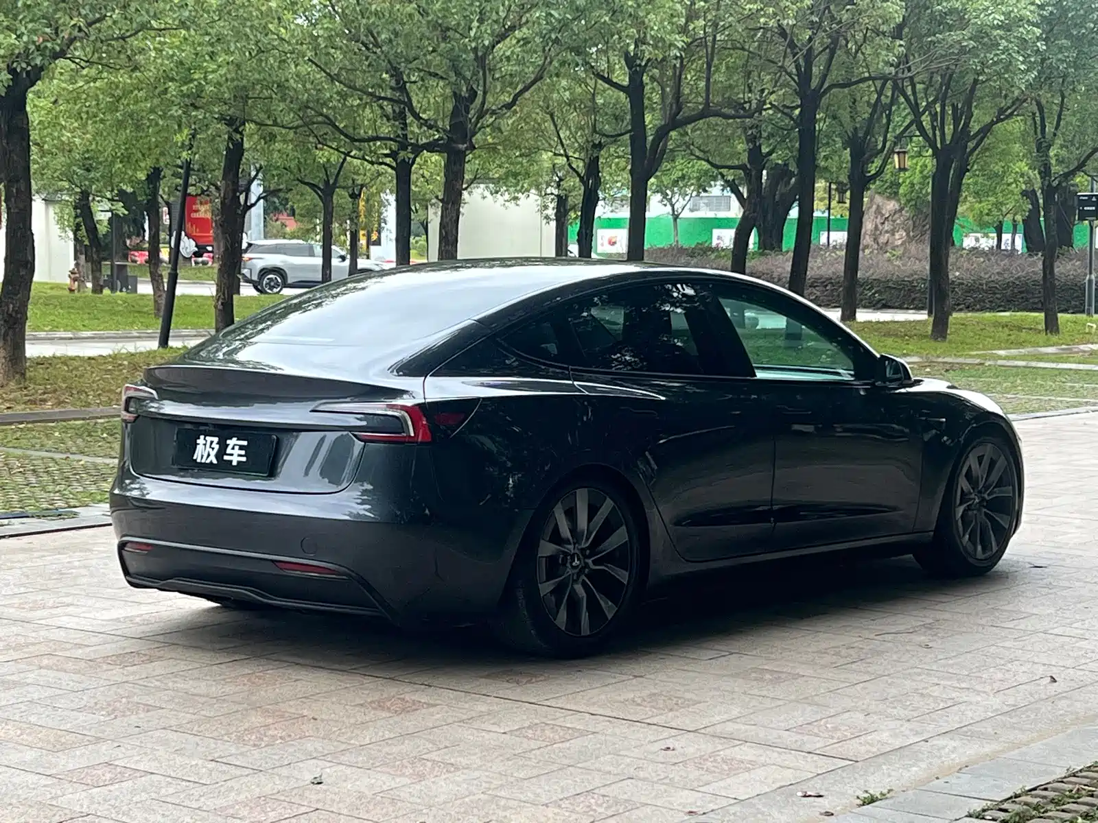 Фото 9 - Tesla Model 3