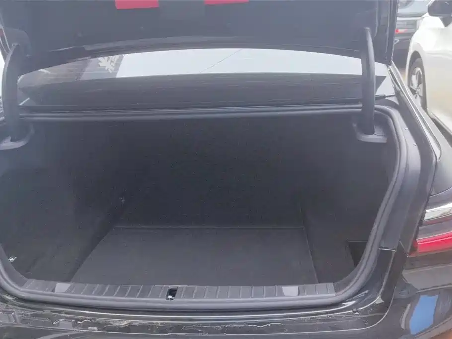 BMW 7 Series 2021 Model 730Li Luxury Package фото 4
