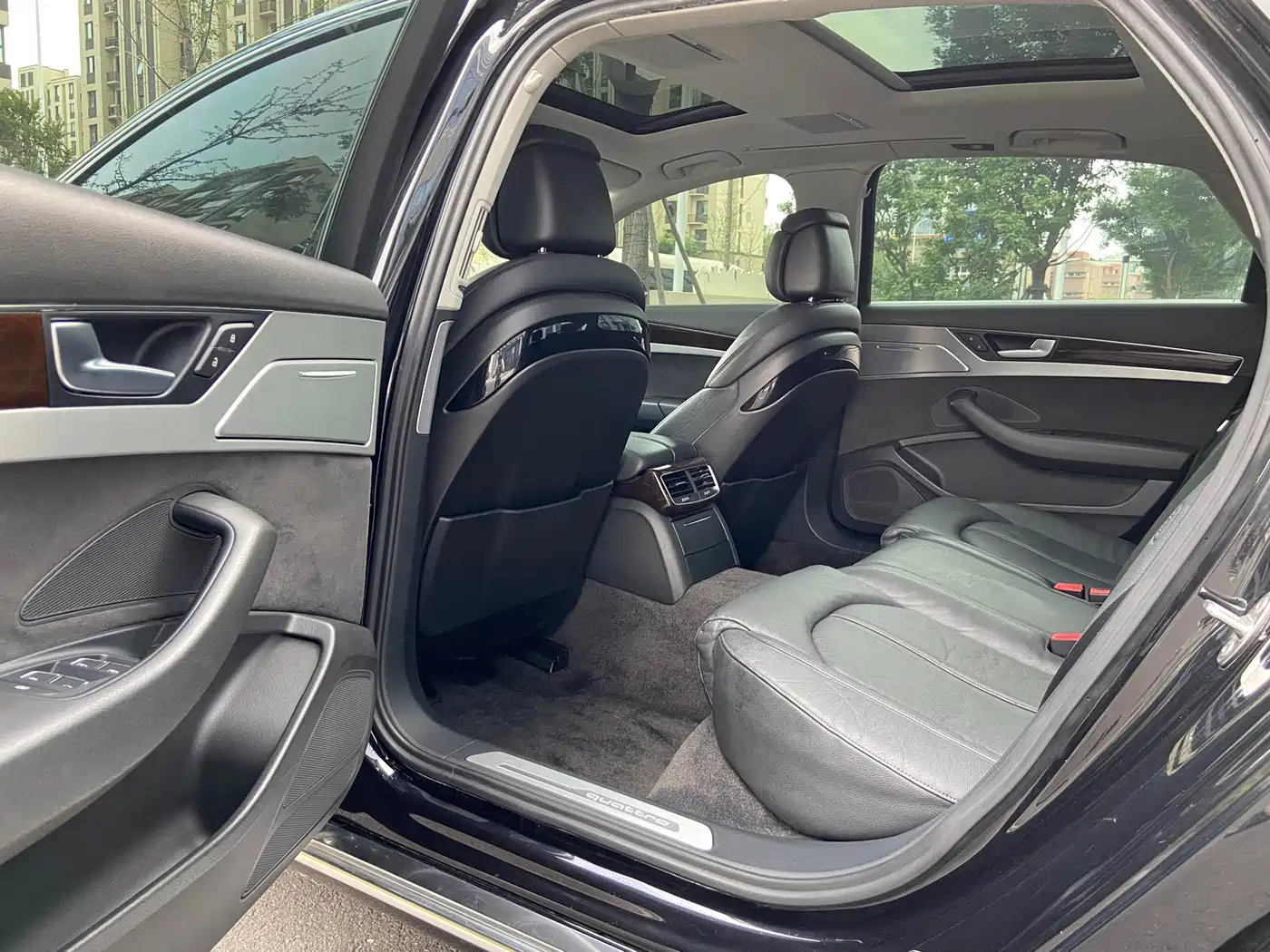 Photo 10 - Audi A8