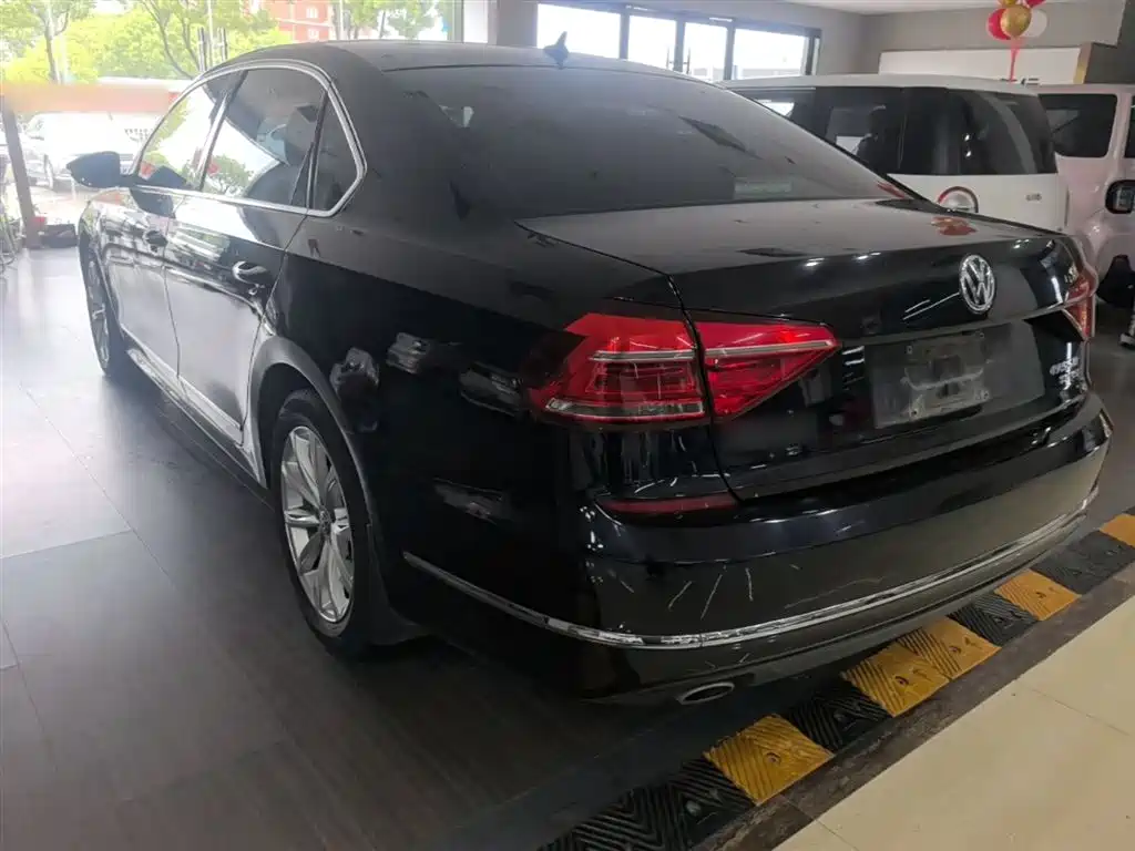 Volkswagen Passat 2017 330TSI DSG Prestige фото 5