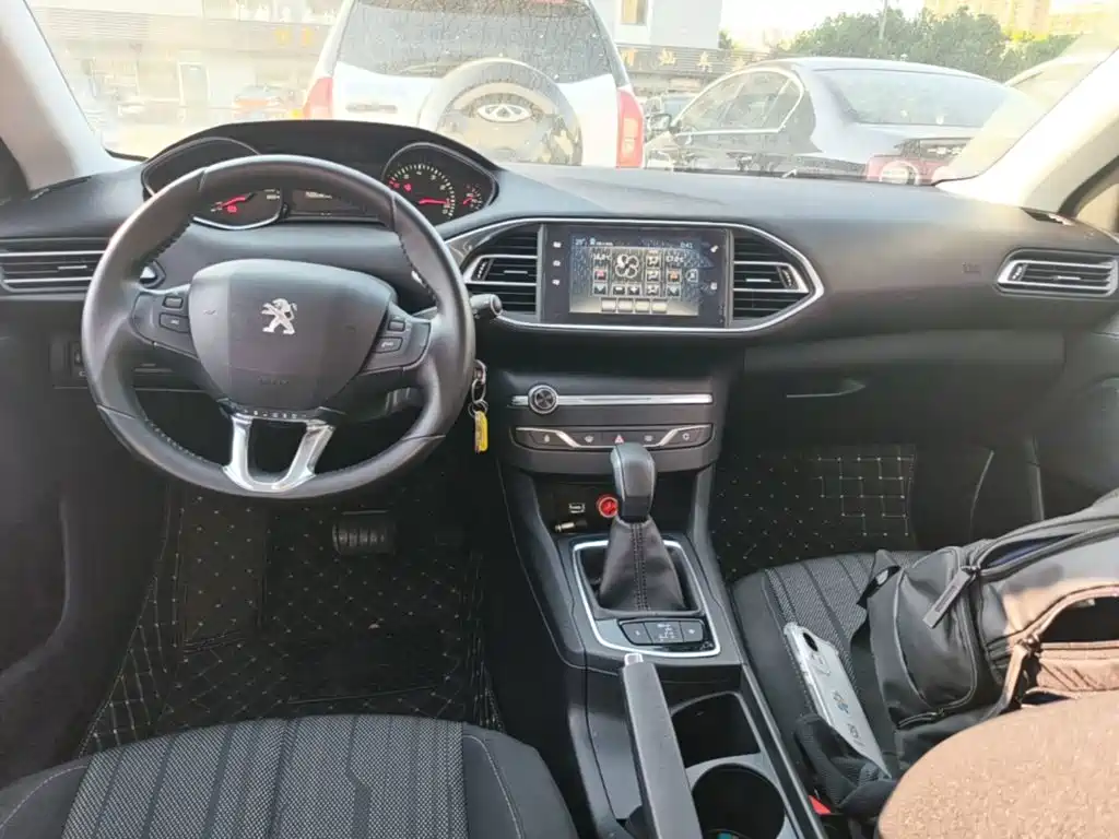 صورة 10 - Peugeot 308S