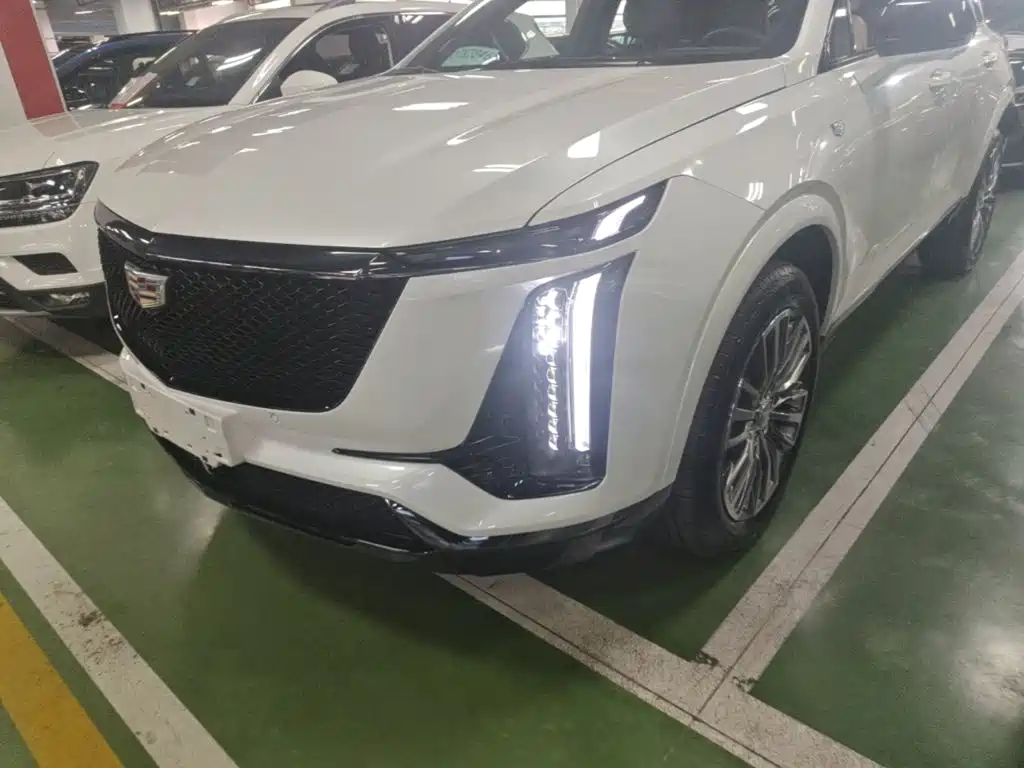 Фото 24 - Cadillac XT5