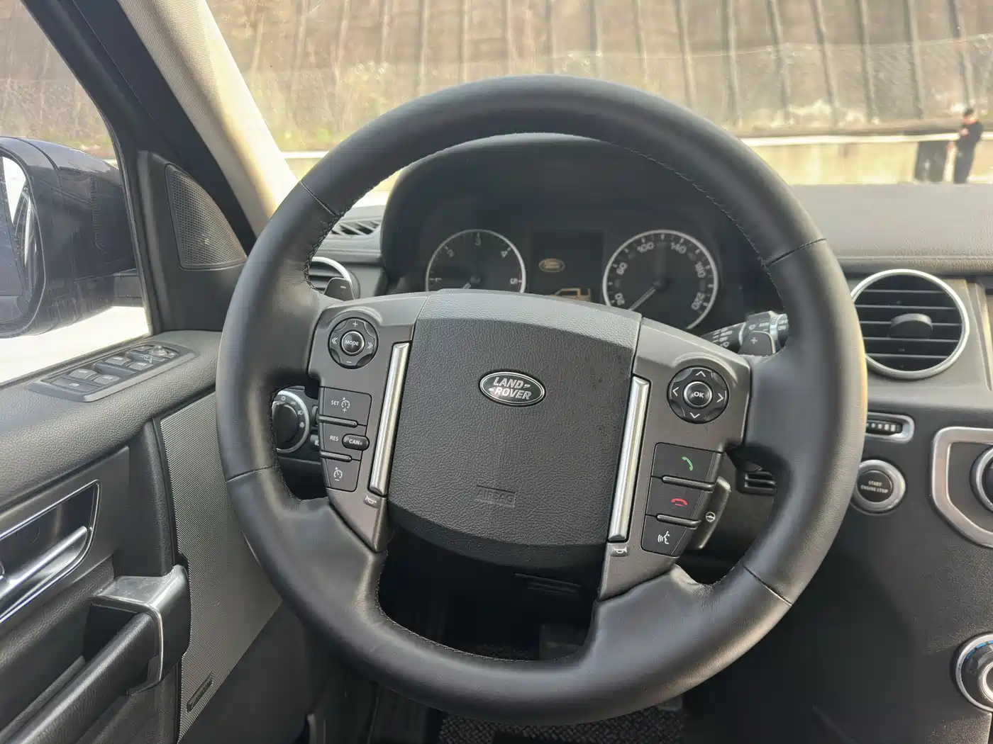 Land Rover Discovery 2014 3.0 SDV6 HSE Diesel фото 9