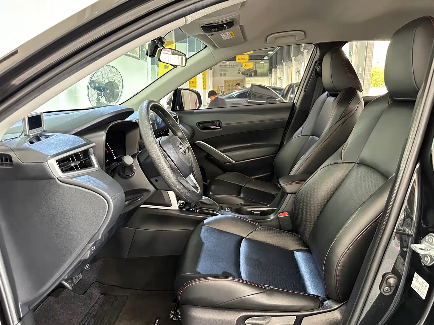 Toyota Frontlander 2023 2.0L CVT Elite Edition фото 4