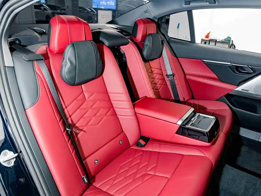 Photo 23 - BMW i5