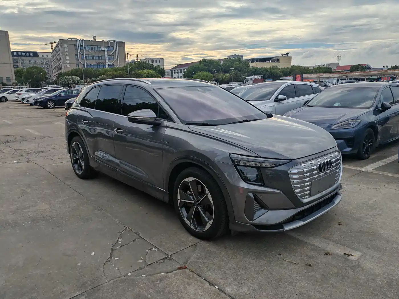 Audi Q5 e-tron 2024 2023 40 e-tron Starlight Edition Brocade Package
