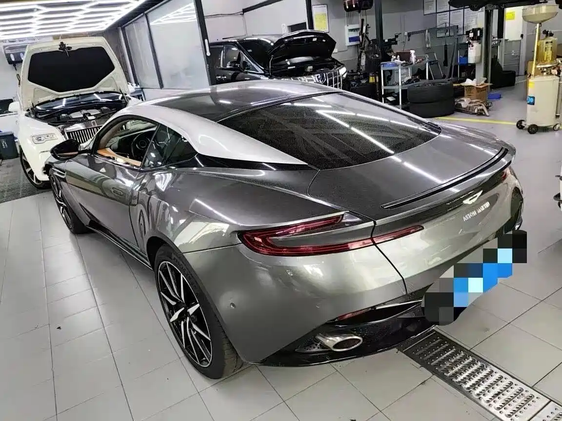 ASTON MARTIN DB11