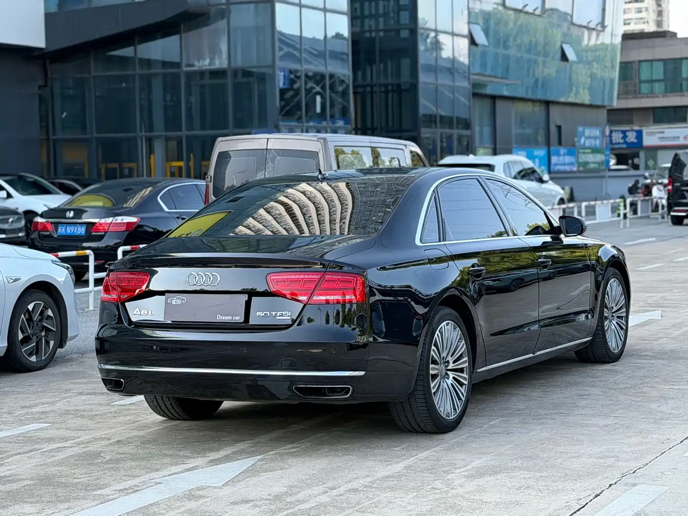 Photo 12 - Audi A8