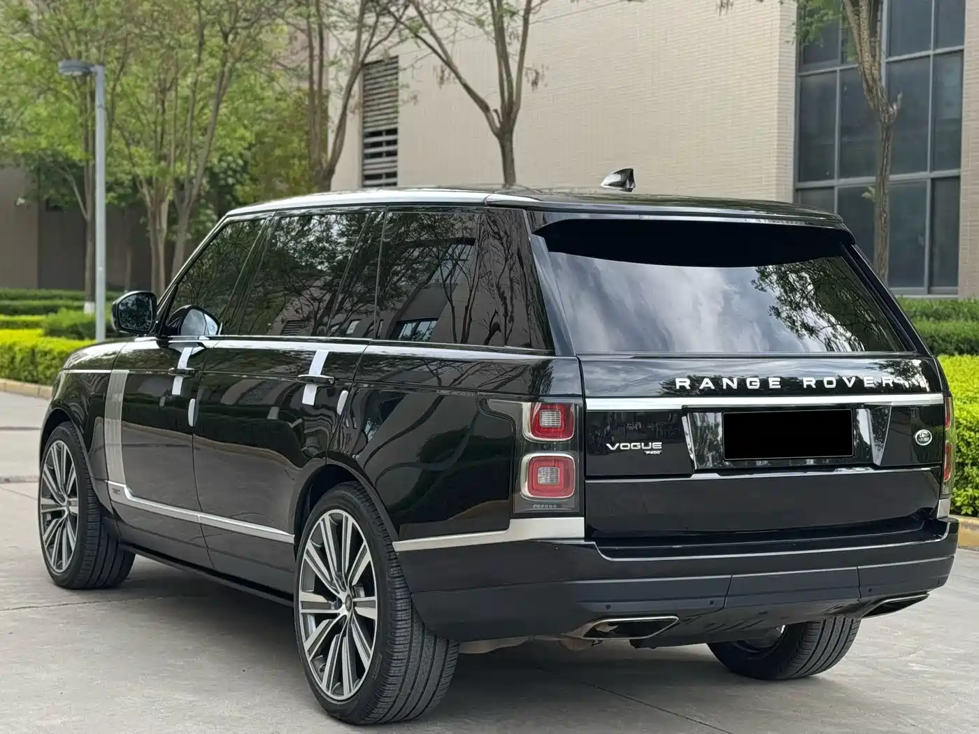 Land Rover Range Rover 2021 3.0 L6 Heritage Extended Classic Edition фото 21