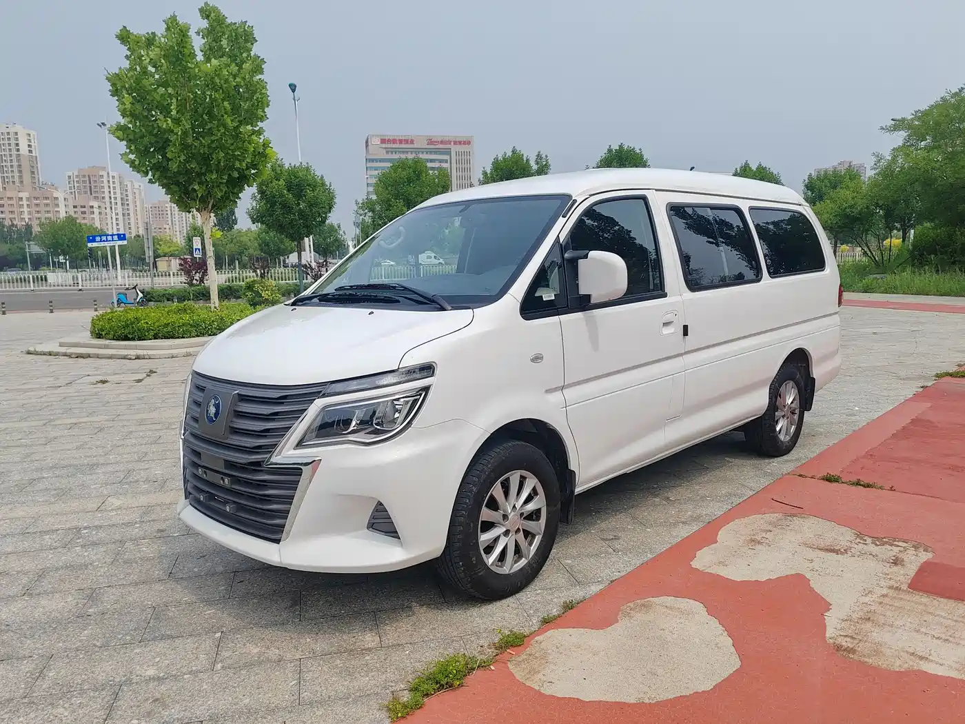 Dongfeng Fengxing Lingzhi New Energy 2025 2025 Model 410km Standard Edition Basic 7-seater