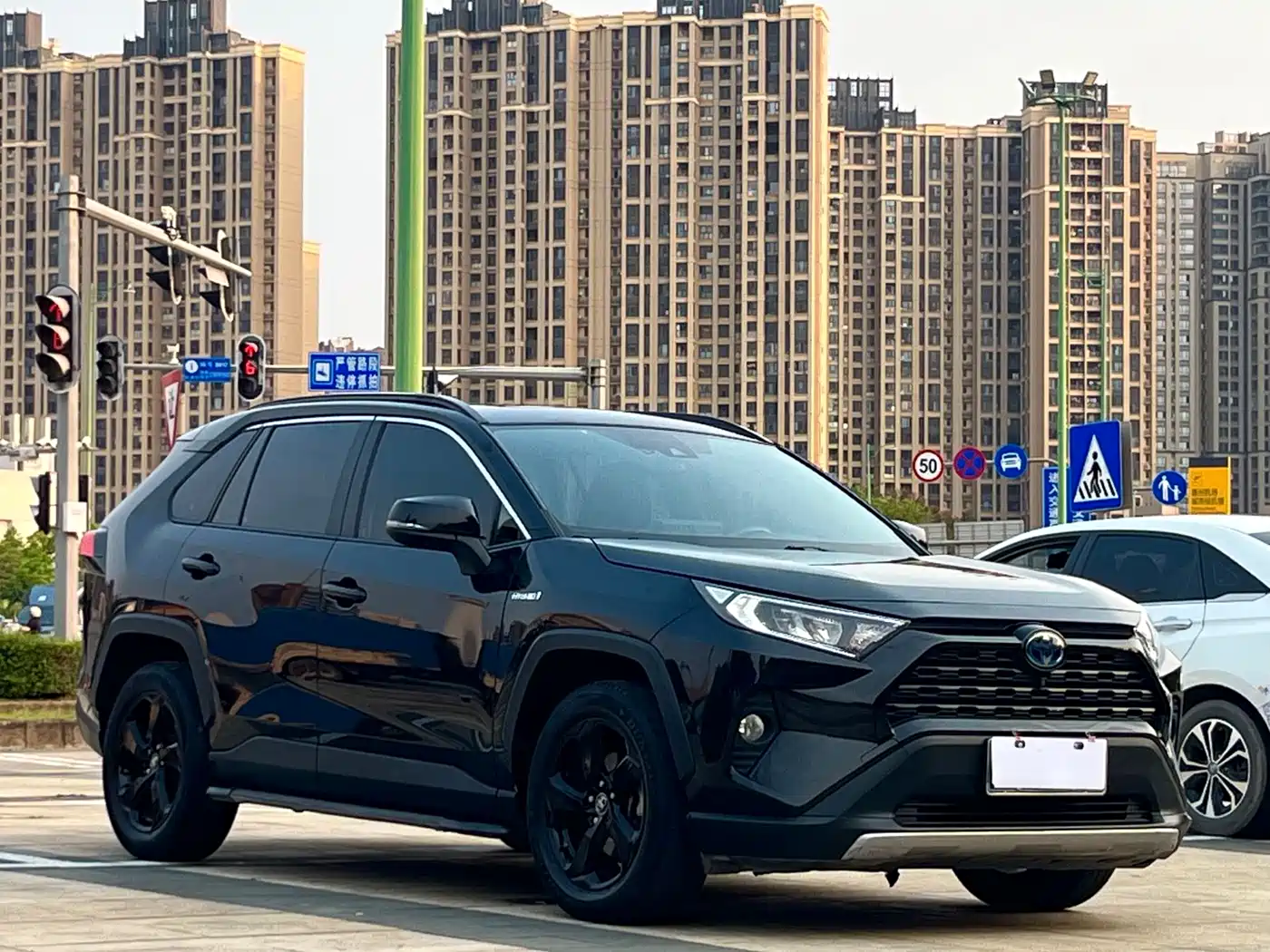 Toyota RAV4 Rongfang 2021 Facelift Hybrid 2.5L E-CVT 4WD Elite PLUS фото 3