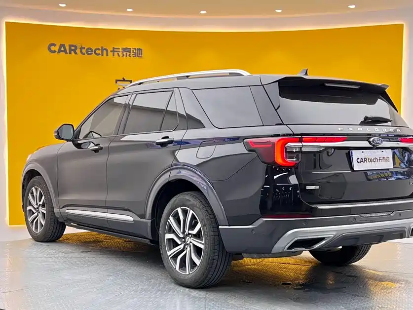 Photo 6 - Ford Explorer