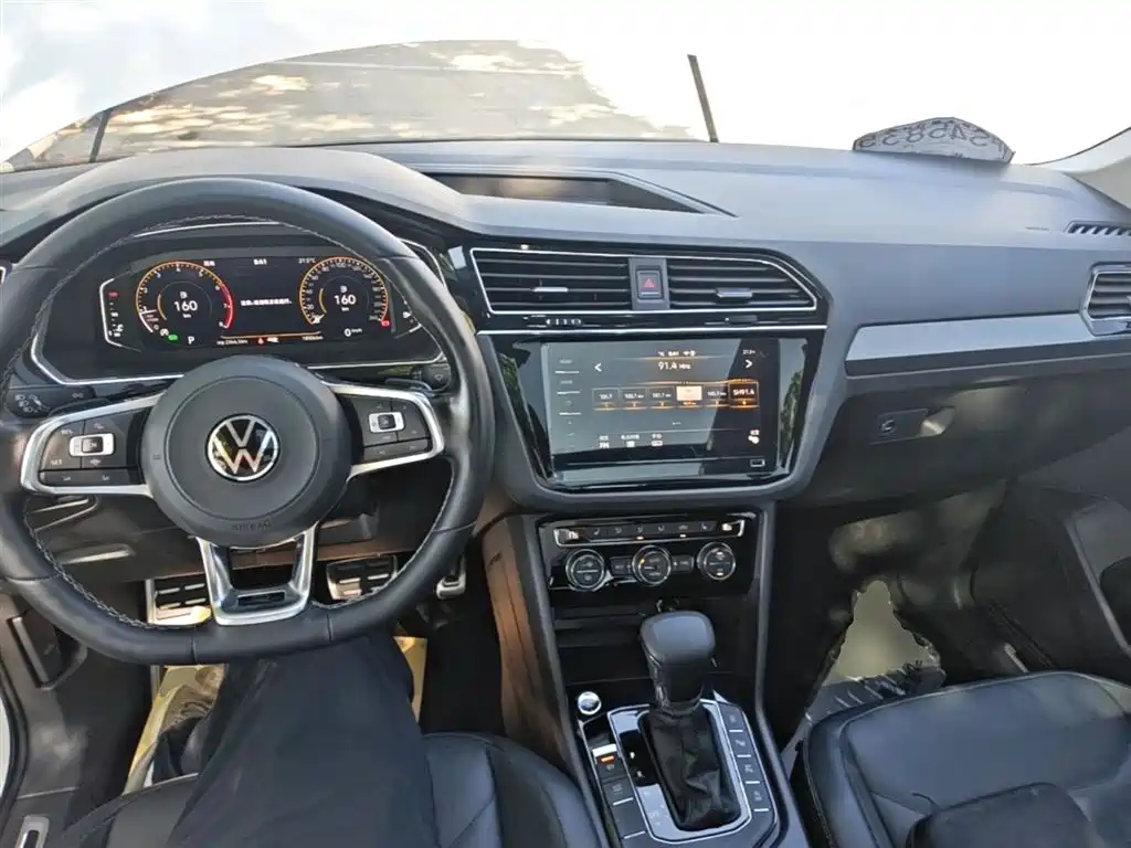 Volkswagen Tiguan L 2021 330TSI Automatic 2WD R-Line Premium фото 10
