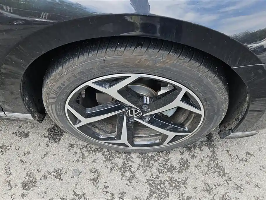 Volkswagen Magotan 2023 Model 2 Million Commemorative Edition 330TSI DSG Luxury фото 6
