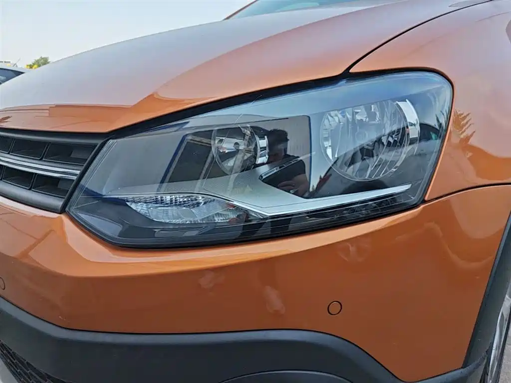 Volkswagen Polo 2014 1.6L Cross Polo Automatic фото 24