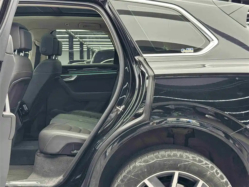 Volkswagen Touareg 2019 3.0TSI Sharp Edge Edition China VI фото 9