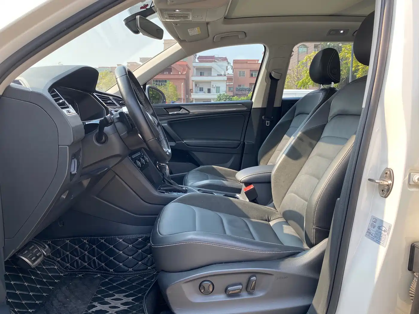 Volkswagen Tiguan L 2021 330TSI Automatic 2WD R-Line Premium фото 9