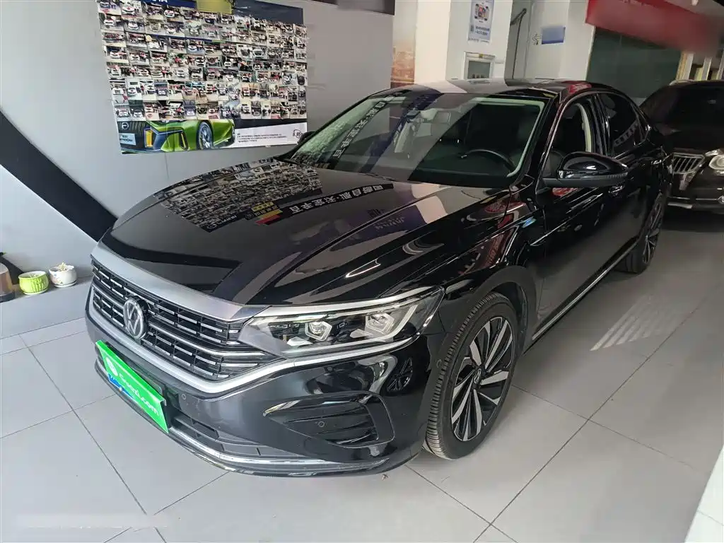 Volkswagen Passat 2022 330TSI Luxury Edition фото 2