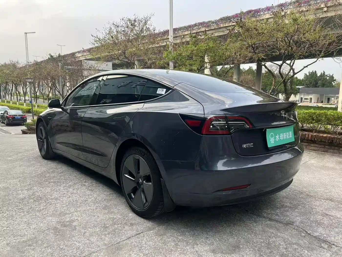 TESLA MODEL 3