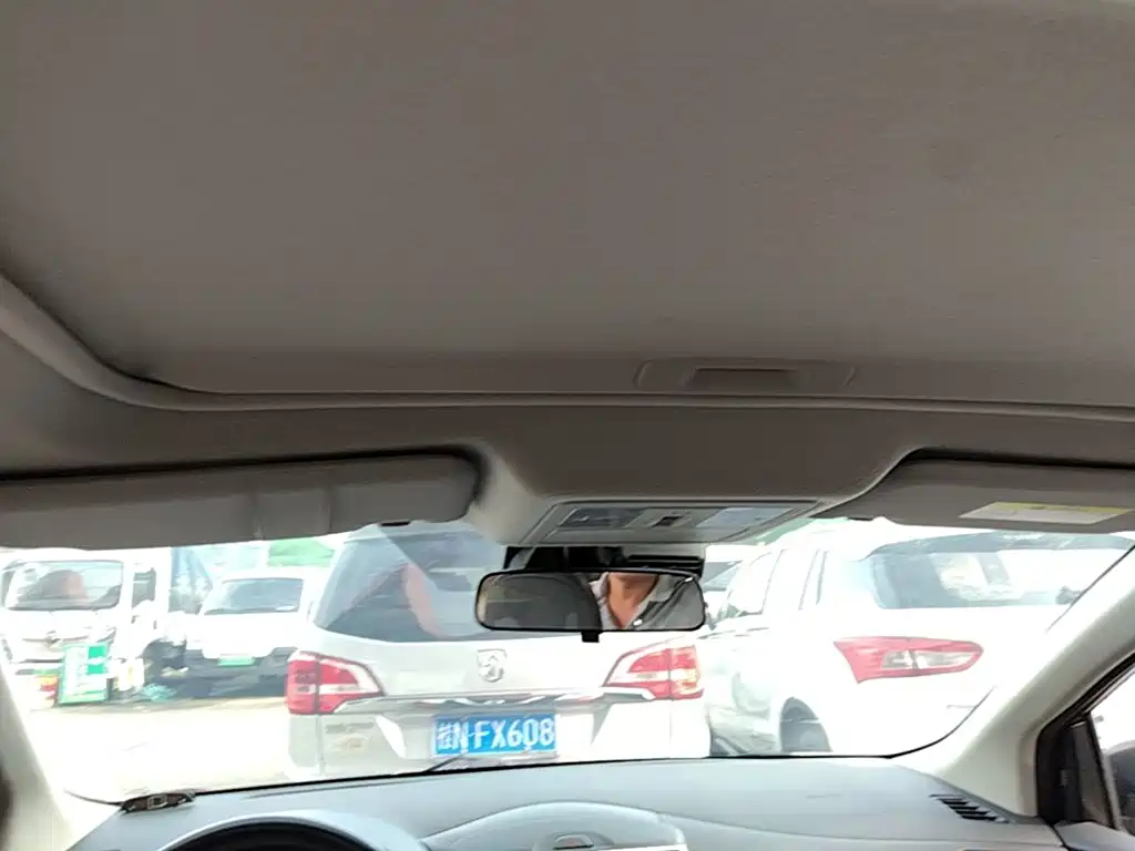 صورة 18 - Nissan Tiida