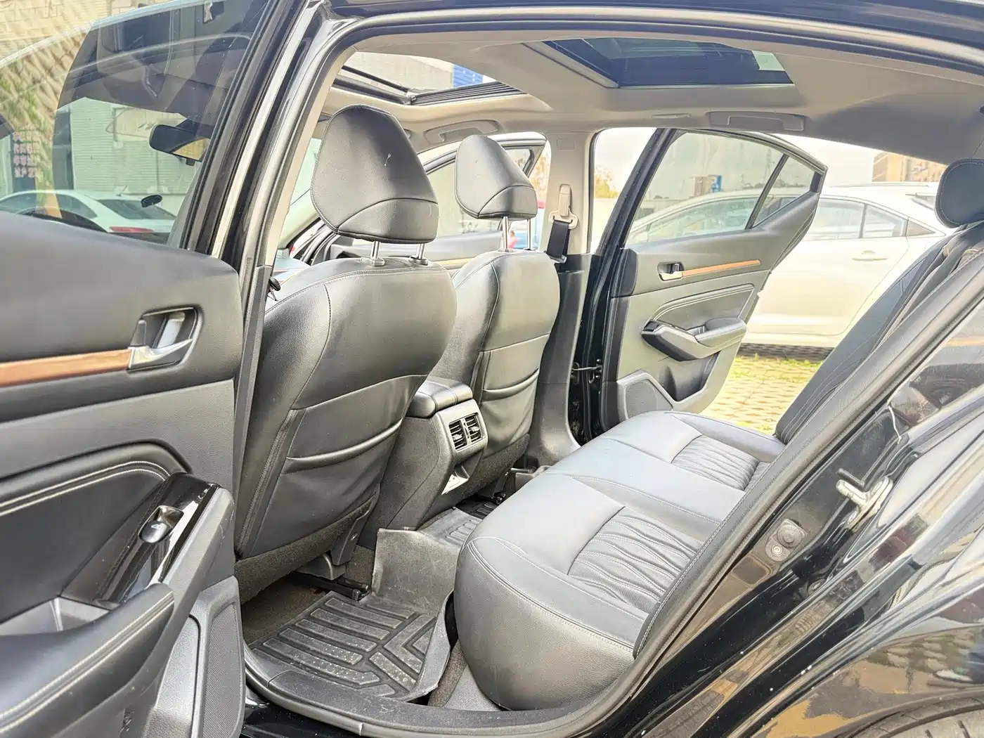 Photo 5 - Nissan Teana