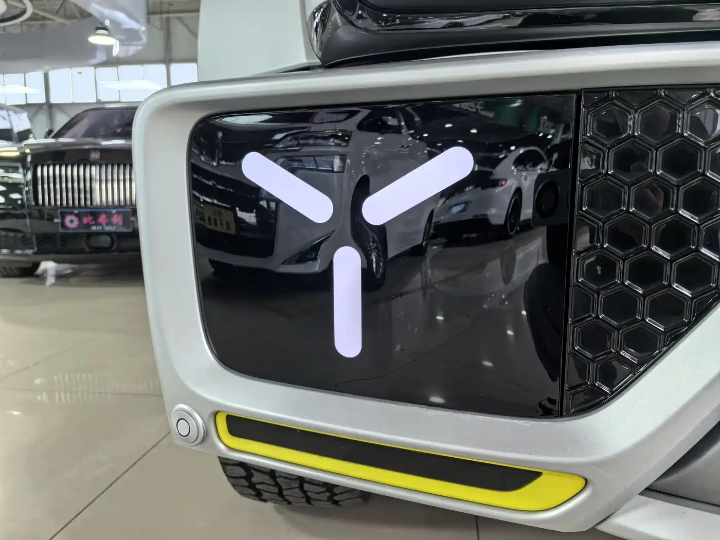 TANK CO CREATION TANK 300