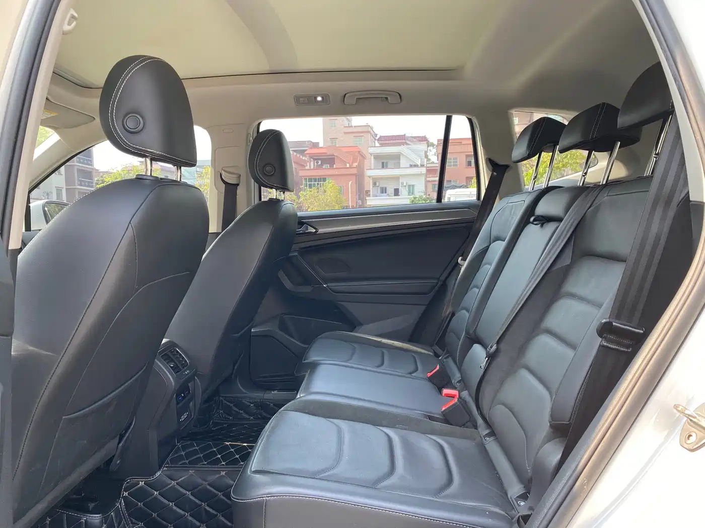 Volkswagen Tiguan L 2021 330TSI Automatic 2WD R-Line Premium фото 10