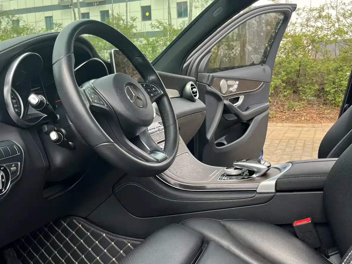 Mercedes-Benz GLC 2017 GLC 300 4MATIC Dynamic фото 5