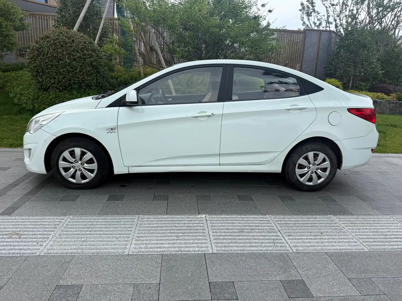 Hyundai Verna 2010 Sedan 1.4L Automatic Comfort GS фото 3