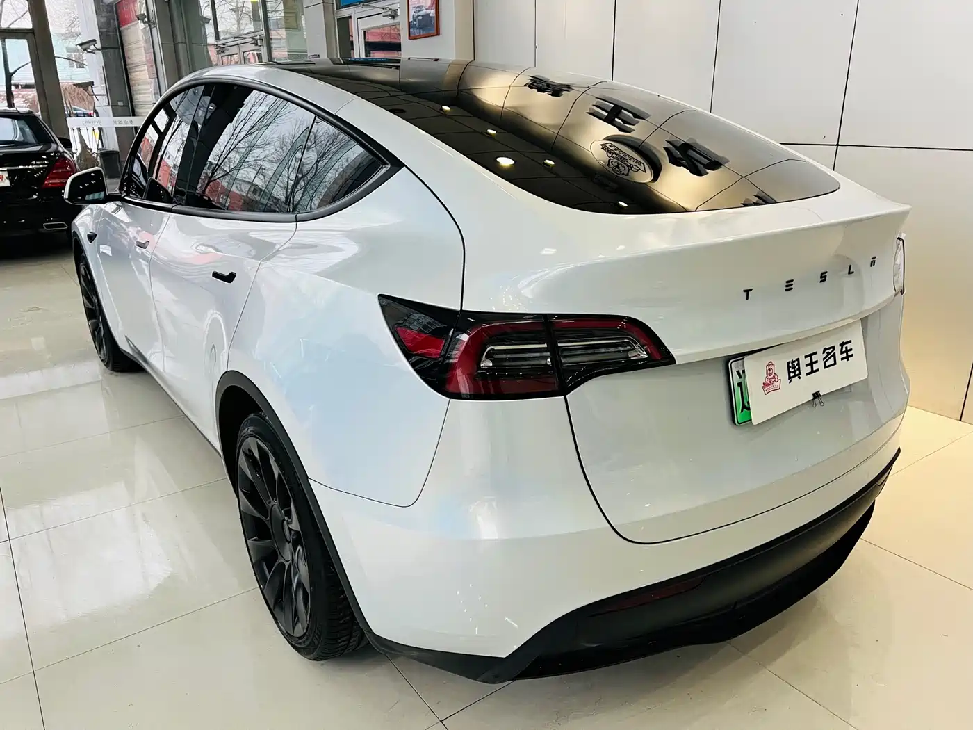 TESLA MODEL Y