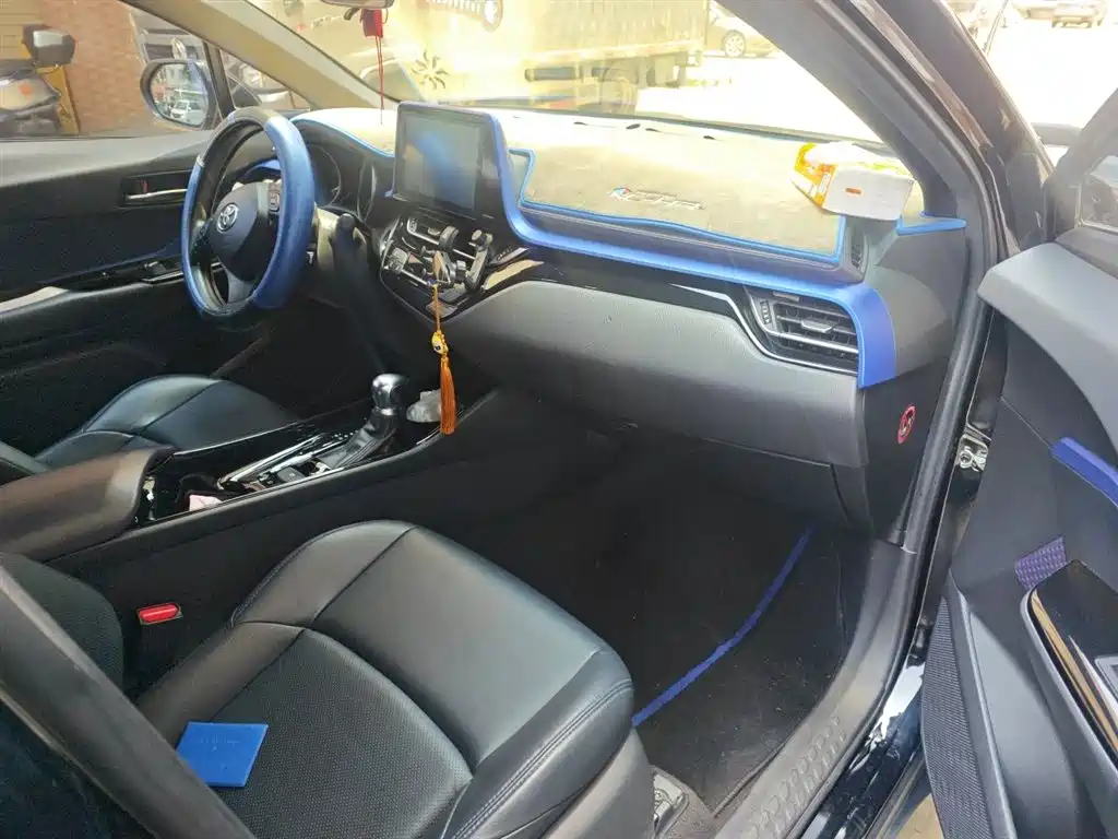 Toyota C-HR 2020 Model 2.0L Leading фото 21