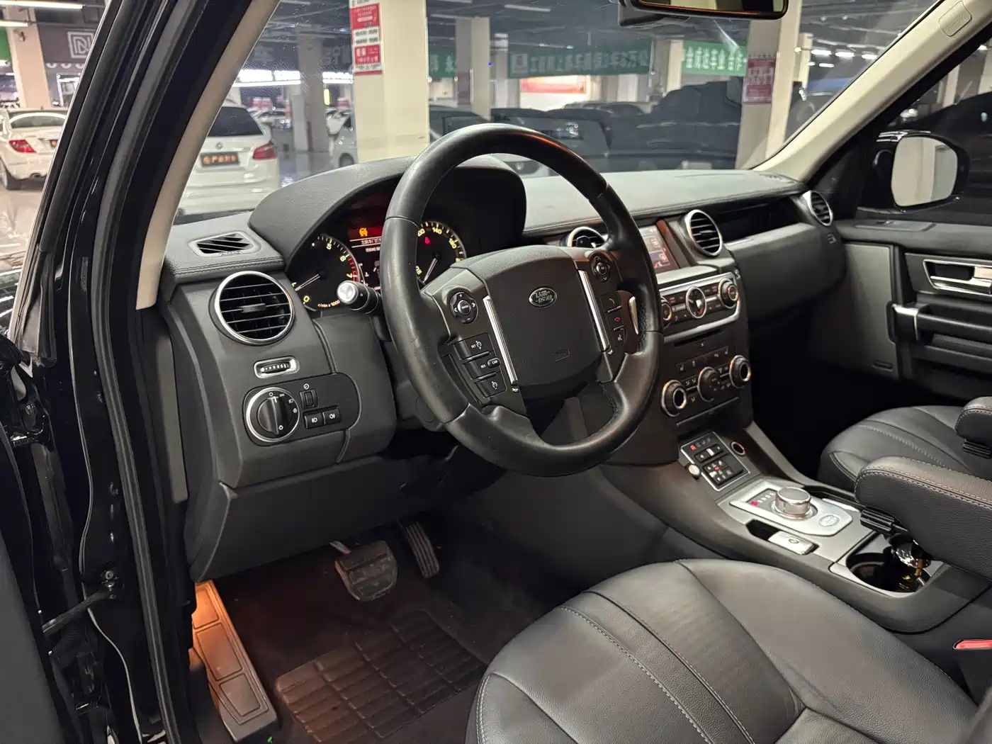 Land Rover Discovery 2016 3.0 SC V6 SE фото 20