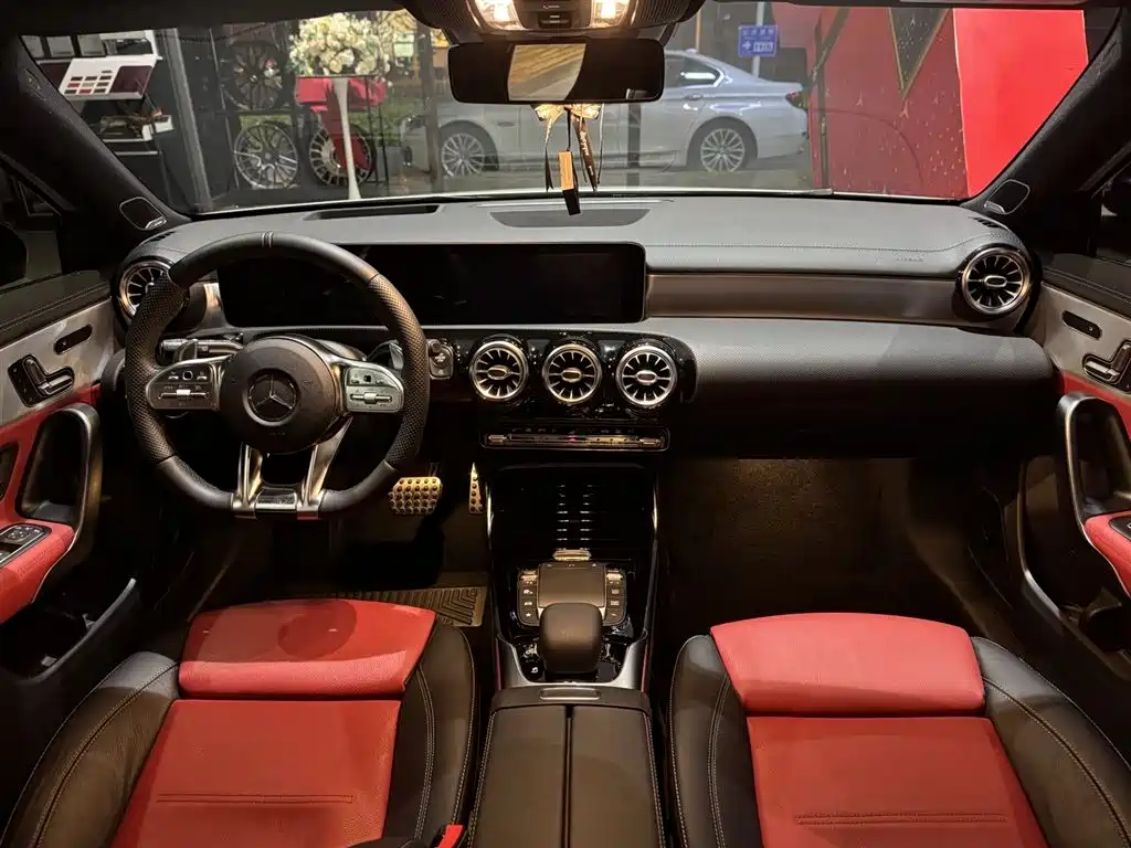 Mercedes-Benz A-Class AMG (Import) 2020 AMG A 35 4MATIC фото 11
