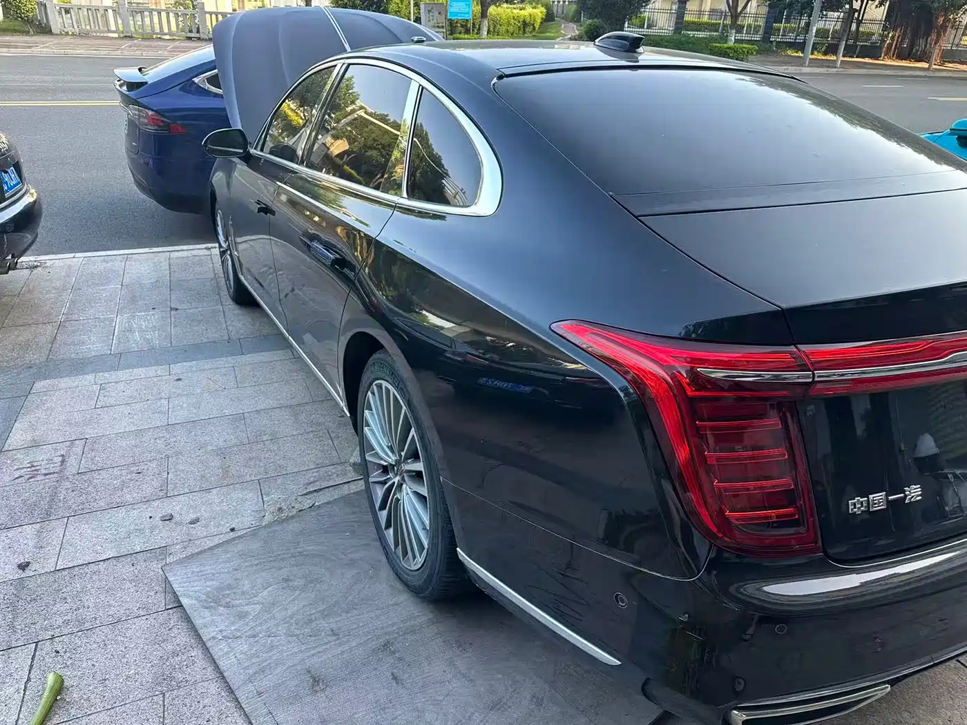 Фото 9 - Hongqi H9