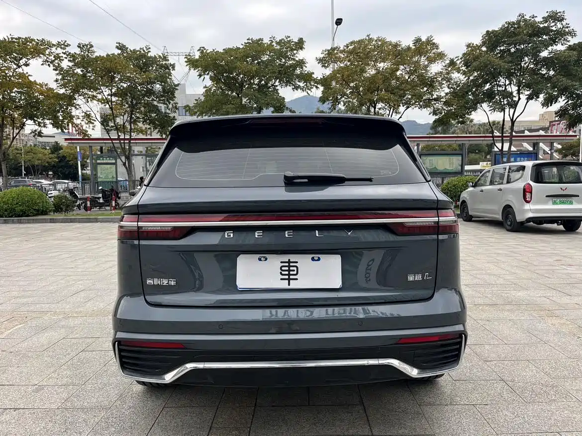 Фото 9 - Geely Monjaro