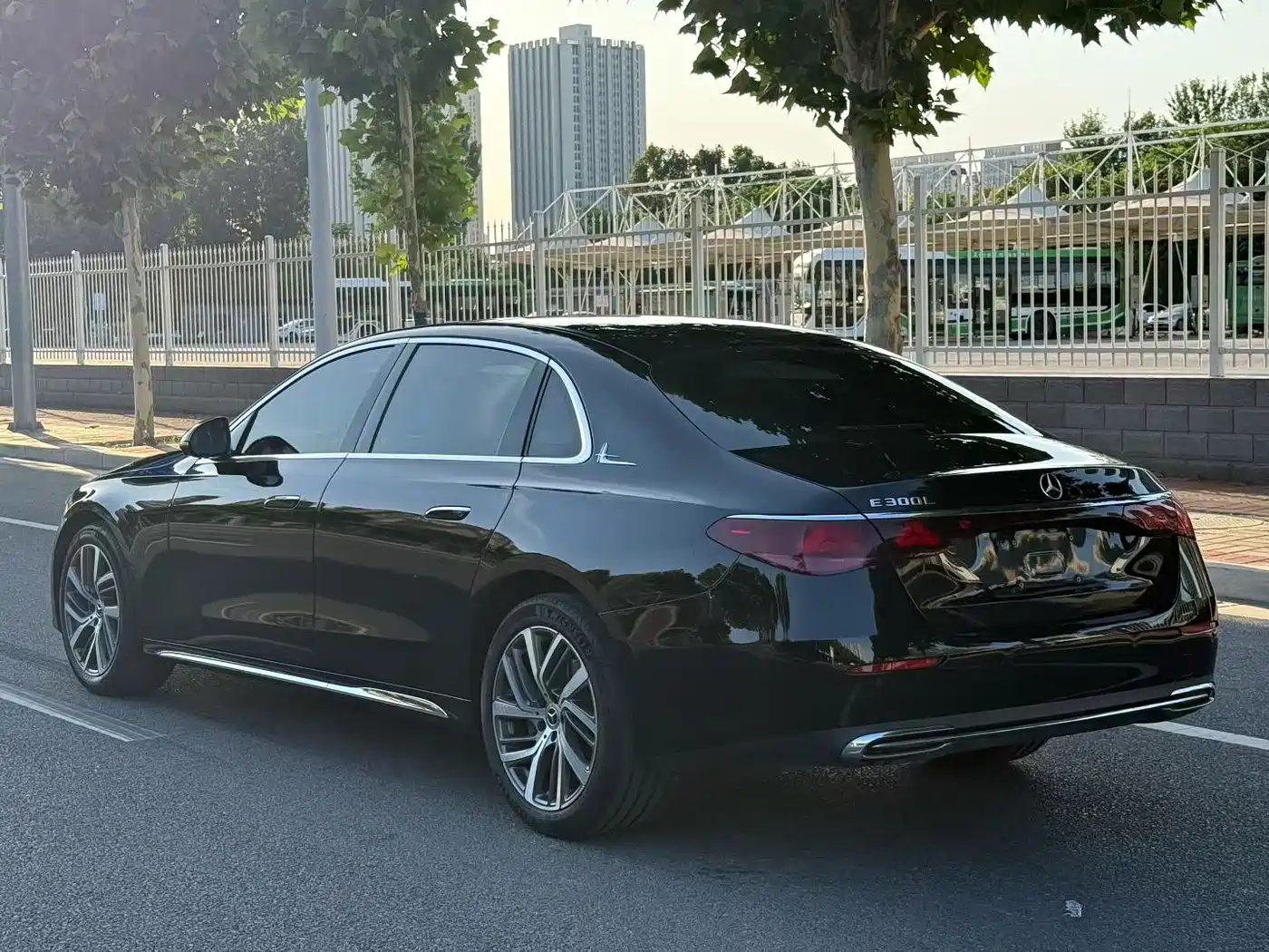 Mercedes-Benz E-Class 2024 E 300 L Fashion фото 9