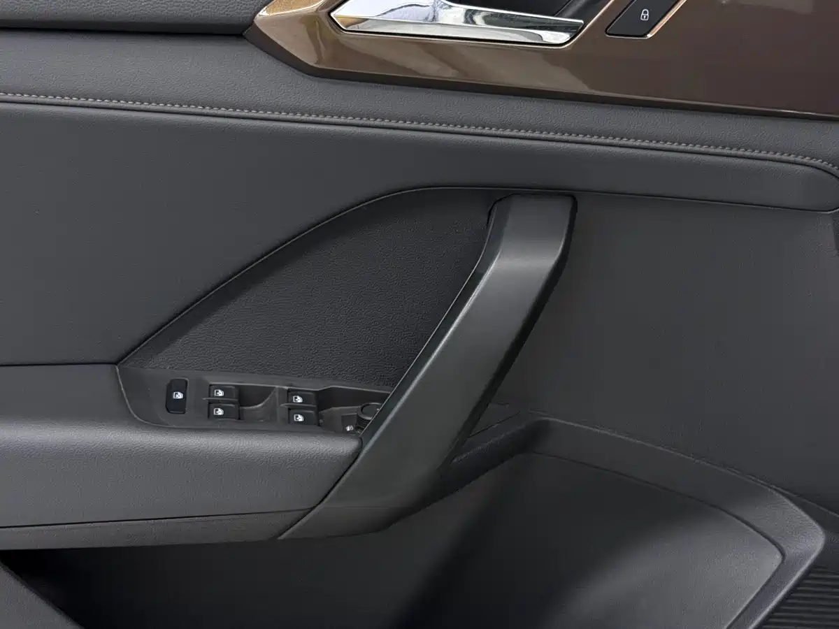 Volkswagen Tharu 2022 280TSI FWD Luxury Edition фото 11
