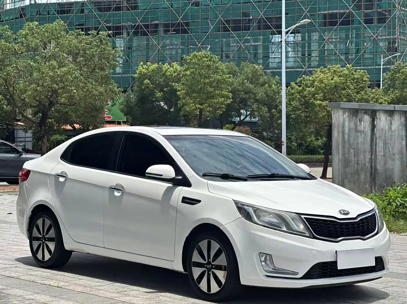 Kia K2 2012 Sedan 1.6L AT Premium Commemorative Edition фото 3