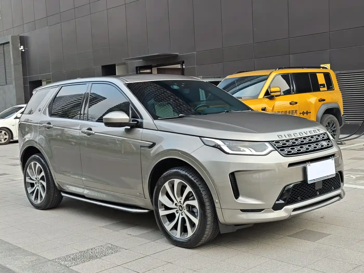 Land Rover Discovery Sport 2021 249PS R-Dynamic HSE Luxury Custom Edition фото 3