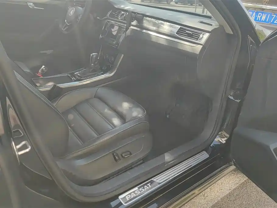 Volkswagen Passat 2017 330TSI DSG Prestige фото 8