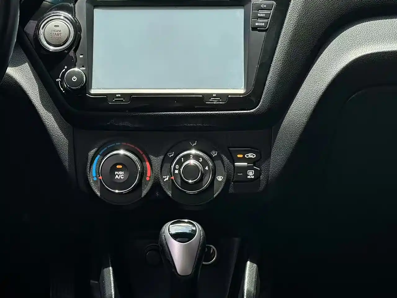 Kia K2 2012 Sedan 1.6L AT Premium Commemorative Edition фото 11