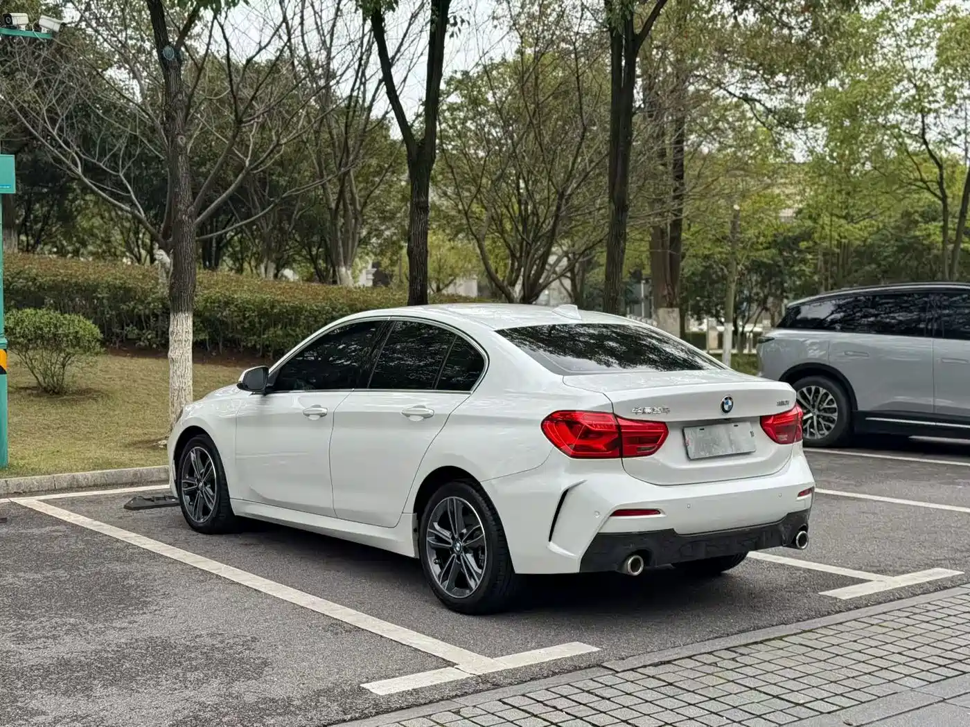 BMW 1 Series 2023 120i M Sport фото 9