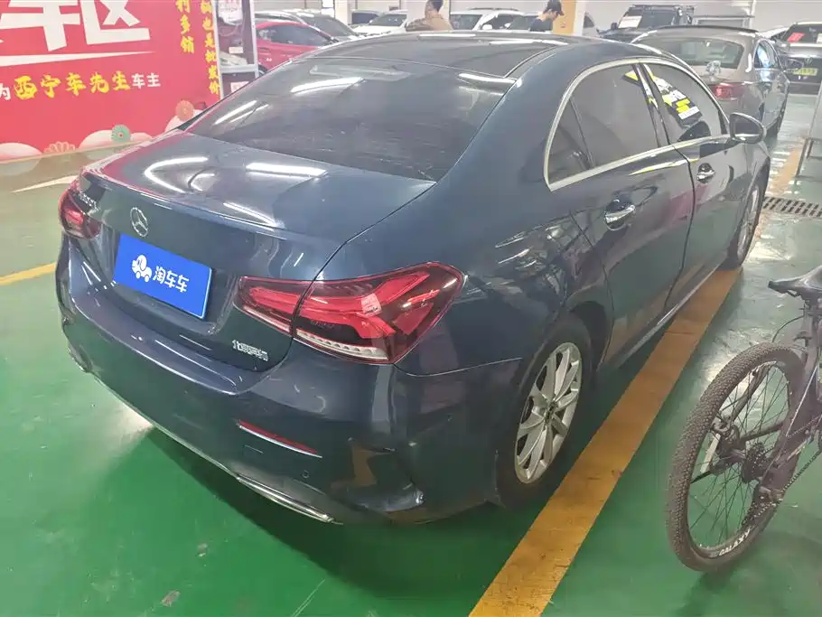 Mercedes-Benz A-Class 2019 A 200 L Sport Sedan фото 3