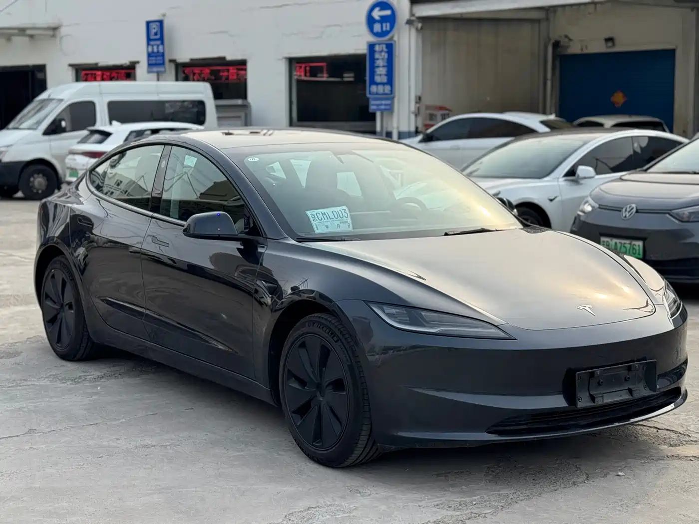 TESLA MODEL 3