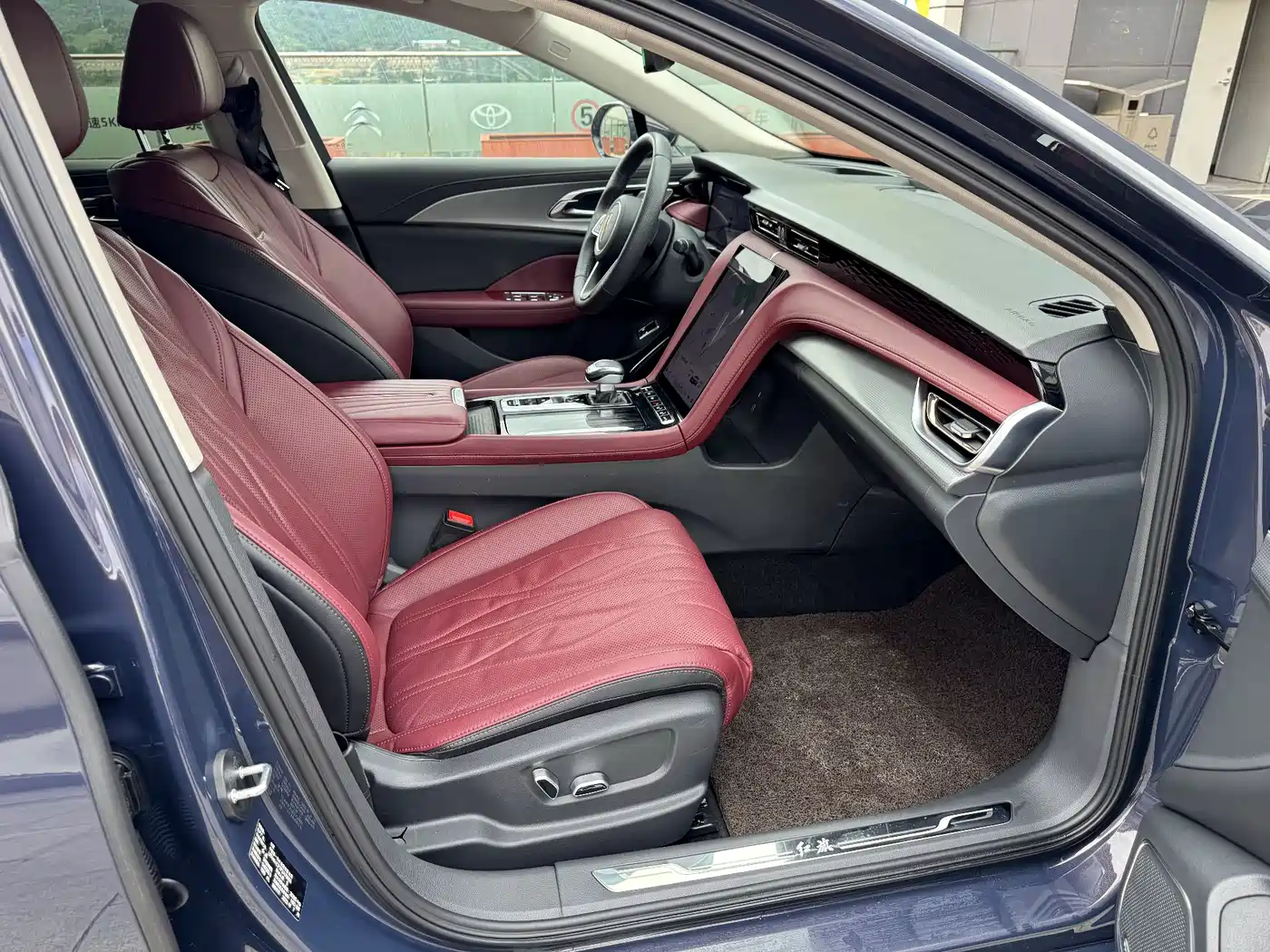 Hongqi H5 2024 2.0T Automatic Smart Connect Flag Leader Edition фото 23