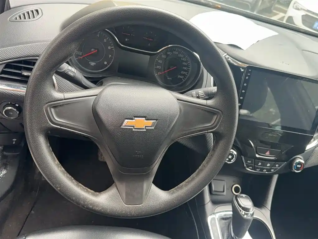 Chevrolet Cruze 2018 320 Automatic Pioneer Sunroof Edition фото 4