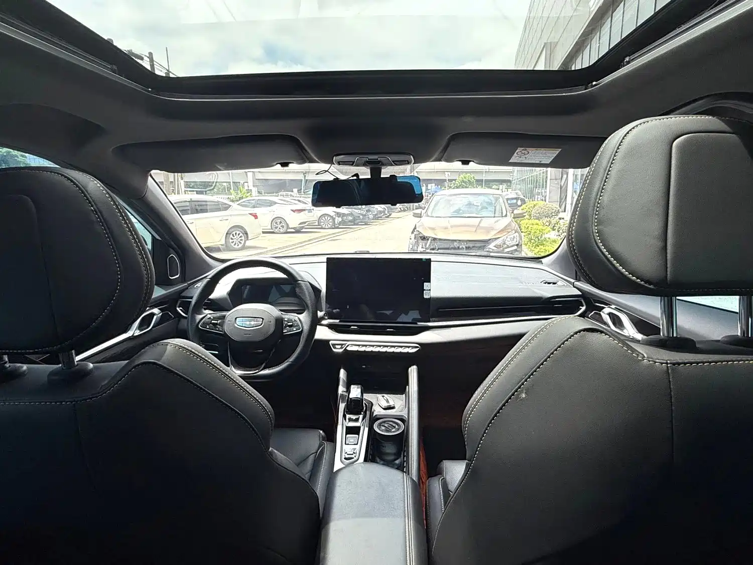 Фото 6 - Geely Coolray