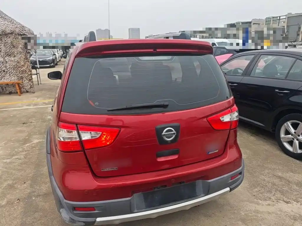 Nissan Livina 2015 2013 Sporty 1.6XV CVT Luxury